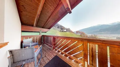 Ein allgemeiner Bergblick oder ein Berglick von des Ferienhauses aus