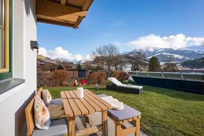 Ein allgemeiner Bergblick oder ein Berglick von der Ferienwohnung aus