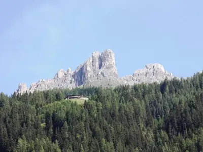 Ein allgemeiner Bergblick oder ein Berglick von der Ferienwohnung aus