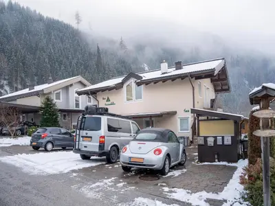Ein allgemeiner Bergblick oder ein Berglick von des Ferienhauses aus