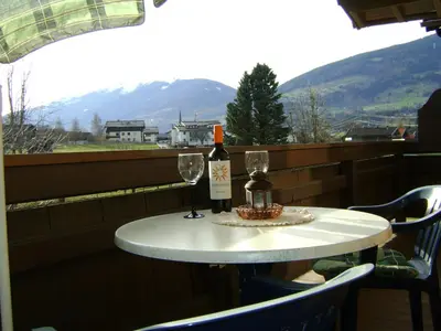 Ein allgemeiner Bergblick oder ein Berglick von der Ferienwohnung aus