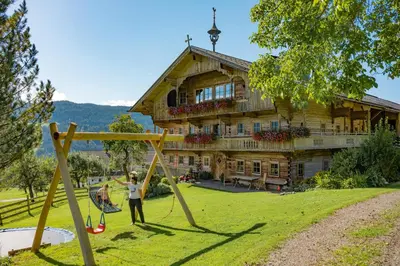 Ein Kinderspielbereich in der Unterkunft Drittlhof