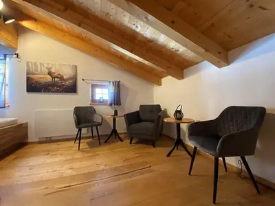 Ein Sitzbereich in der Unterkunft Chalet 121