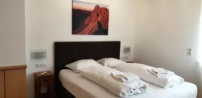 Ein Bett oder Betten in einem Zimmer der Unterkunft Alpenjuwel by PiaundDirk