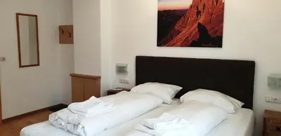 Ein Bett oder Betten in einem Zimmer der Unterkunft Alpenjuwel by PiaundDirk