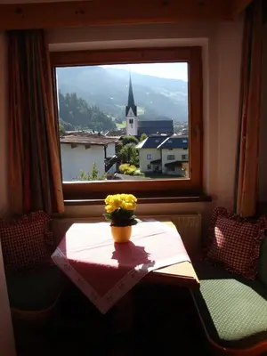 Ein allgemeiner Bergblick oder ein Berglick von der Ferienwohnung aus