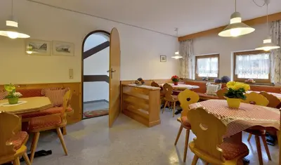 Ein Sitzbereich in der Unterkunft Appartementhaus Kaltenbach-Stumm by PiaundDirk