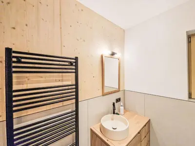 Ein Badezimmer in der Unterkunft Apartment Schanzlbichl-3 by Interhome