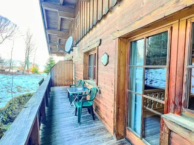 Ein Balkon oder eine Terrasse in der Unterkunft Apartment Hochfeld-2 by Interhome