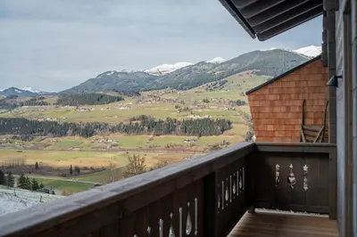 Ein allgemeiner Bergblick oder ein Berglick von der Ferienwohnung aus