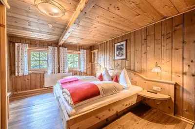 Ein Bett oder Betten in einem Zimmer der Unterkunft Premium Chalet Zirbe