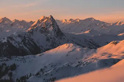 Ein allgemeiner Bergblick oder ein Berglick von der Ferienwohnung aus