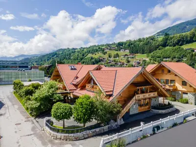 Ein allgemeiner Bergblick oder ein Berglick von der Ferienwohnung aus