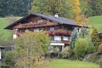 Ein Garten an der Unterkunft Haus Sonnenschein