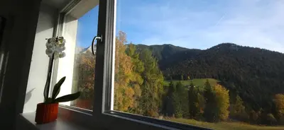 Ein allgemeiner Bergblick oder ein Berglick von der Ferienwohnung aus