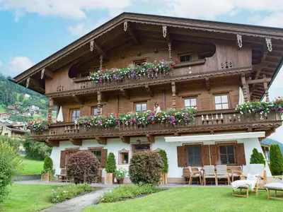 Ein Garten an der Unterkunft Holiday apartment Tristnerblick in the Huaterhof