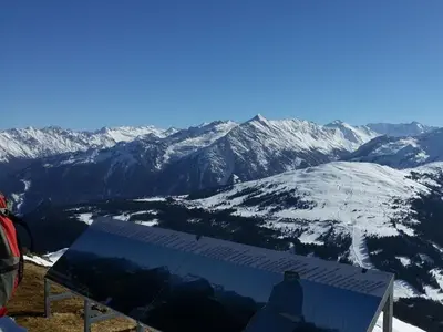 Ein allgemeiner Bergblick oder ein Berglick von des Ferienhauses aus