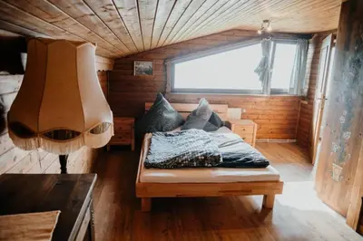 Ein Bett oder Betten in einem Zimmer der Unterkunft Berghütte Inntalblick