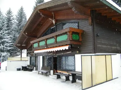 Das Gebäude in dem sich das Ferienhaus befindet