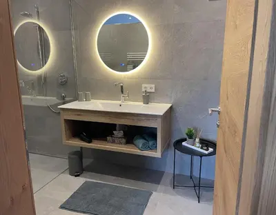 Ein Badezimmer in der Unterkunft MAVI Apartment