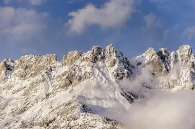Ein allgemeiner Bergblick oder ein Berglick von der Ferienwohnung aus