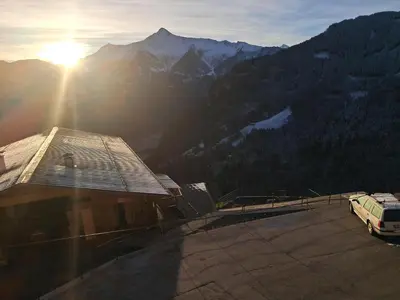 Ein allgemeiner Bergblick oder ein Berglick von der Ferienwohnung aus
