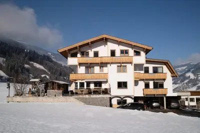 Ein allgemeiner Bergblick oder ein Berglick von der Ferienwohnung aus
