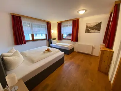 Ein Bett oder Betten in einem Zimmer der Unterkunft Holiday Home Chalet Mühlbachl in Rohrberg-Rohr by Interhome