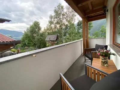 Ein allgemeiner Bergblick oder ein Berglick von des Ferienhauses aus