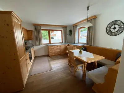 Ein Sitzbereich in der Unterkunft Holiday Home Chalet Mühlbachl in Rohrberg-Rohr by Interhome