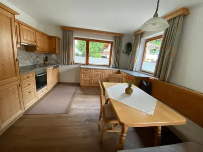 Küche/Küchenzeile in der Unterkunft Holiday Home Chalet Mühlbachl in Rohrberg-Rohr by Interhome