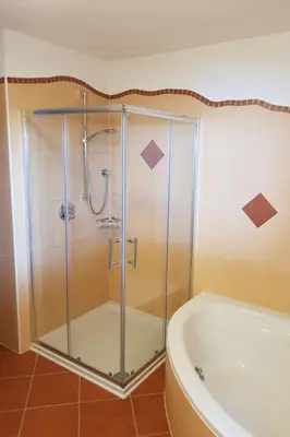 Ein Badezimmer in der Unterkunft Holiday Home mit Panoramaterrasse in Fügenberg by Interhome