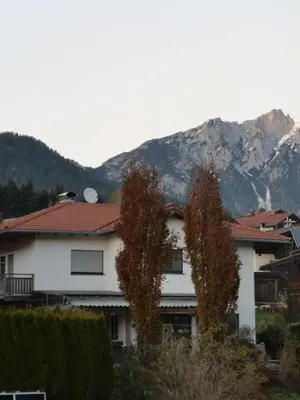 Ein allgemeiner Bergblick oder ein Berglick von der Ferienwohnung aus