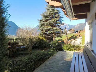 Ein allgemeiner Bergblick oder ein Berglick von der Ferienwohnung aus