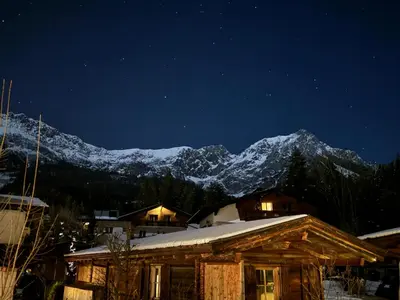 Ein allgemeiner Bergblick oder ein Berglick von der Ferienwohnung aus