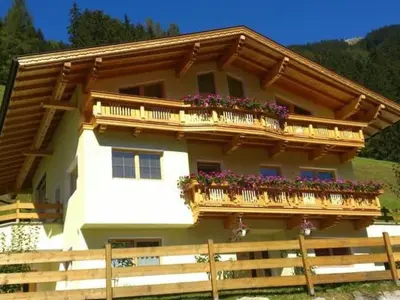 Das Gebäude in dem sich die Ferienwohnung befindet