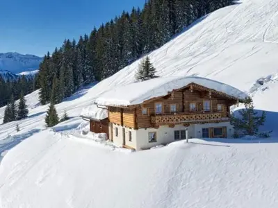 Holiday Home Wallegg-Lodge in Saalbach-Hinterglemm by Interhome im Winter