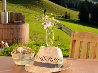 Ein Garten an der Unterkunft Holiday Home Wallegg-Lodge in Saalbach-Hinterglemm by Interhome