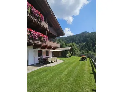Ein allgemeiner Bergblick oder ein Berglick von des Ferienhauses aus