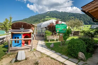 Ein allgemeiner Bergblick oder ein Berglick von der Ferienwohnung aus