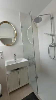 Ein Badezimmer in der Unterkunft Villa Tirala