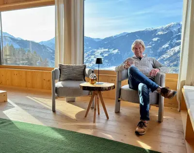 Ein allgemeiner Bergblick oder ein Berglick von des Ferienhauses aus
