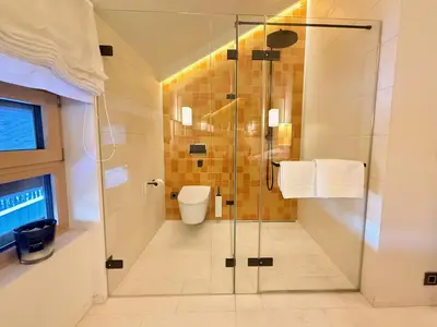 Ein Badezimmer in der Unterkunft INFINITY SKY LODGE by belle-stay HEATED POOL, SAUNA and LIFT
