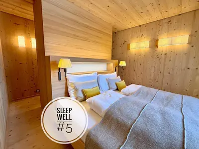 Ein Bett oder Betten in einem Zimmer der Unterkunft INFINITY SKY LODGE by belle-stay HEATED POOL, SAUNA and LIFT