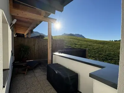 Ein allgemeiner Bergblick oder ein Berglick von des Ferienhauses aus