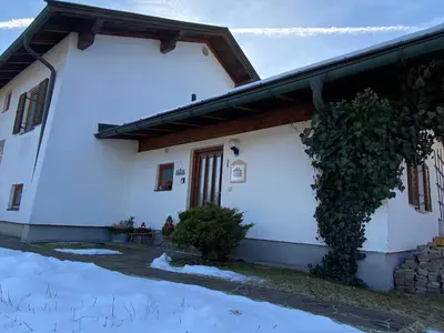 Das Gebäude in dem sich die Ferienwohnung befindet