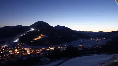 Ein allgemeiner Bergblick oder ein Berglick von der Ferienwohnung aus