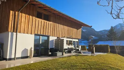 Ein allgemeiner Bergblick oder ein Berglick von der Ferienwohnung aus