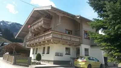 Das Gebäude in dem sich die Ferienwohnung befindet