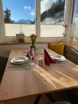 Ein allgemeiner Bergblick oder ein Berglick von der Ferienwohnung aus